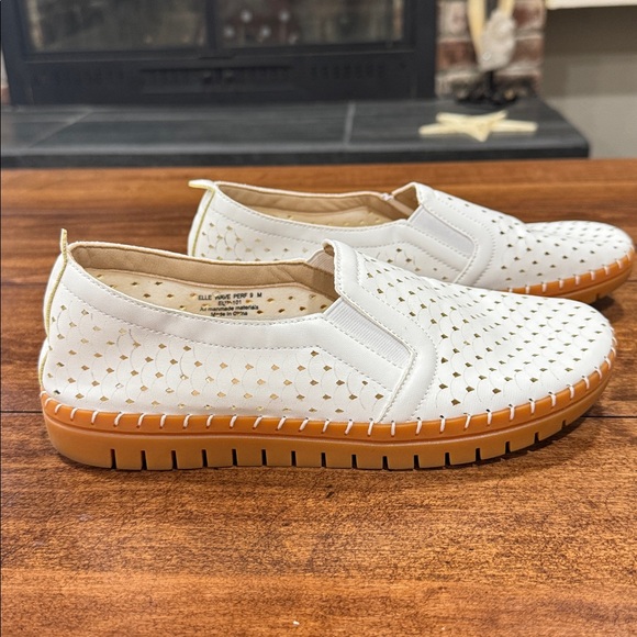Glolily Elle perforated Women's White Slip-On Shoes - Picture 1 of 9